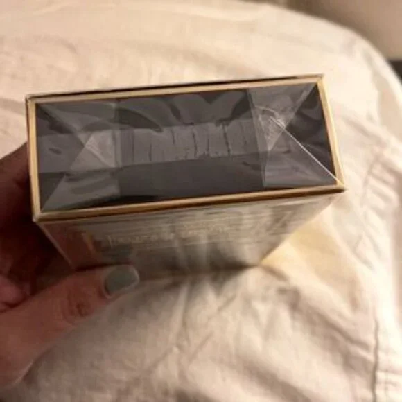 Elizabeth and James “Nirvana” BLACK Eau De Parfum spray NIB DISCONTINUED - Picture 4 of 4